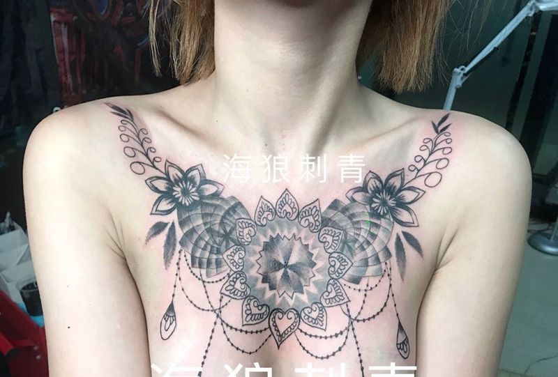 胸花纹身图片