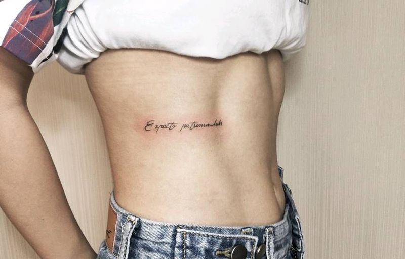 英文纹身图片_腰部英文纹身图案