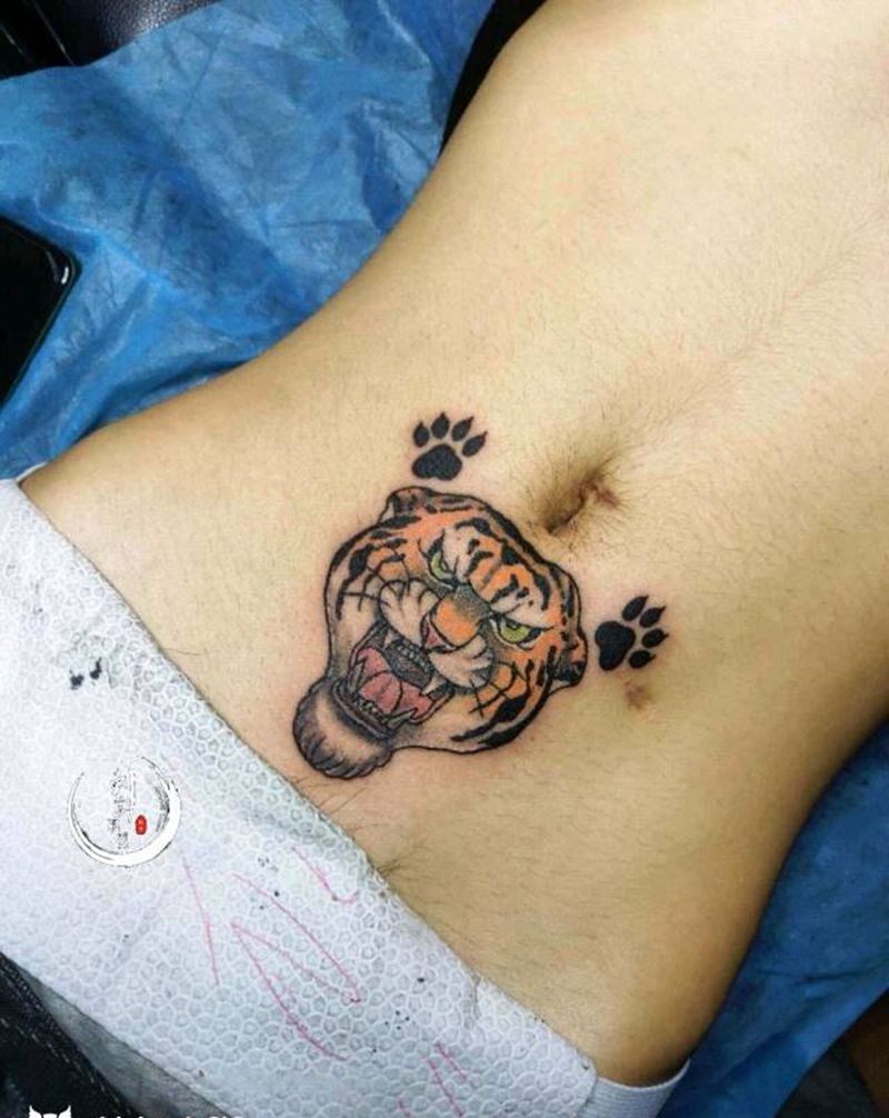 男人小蛮腰纹身图片_欧美写实纹身图案