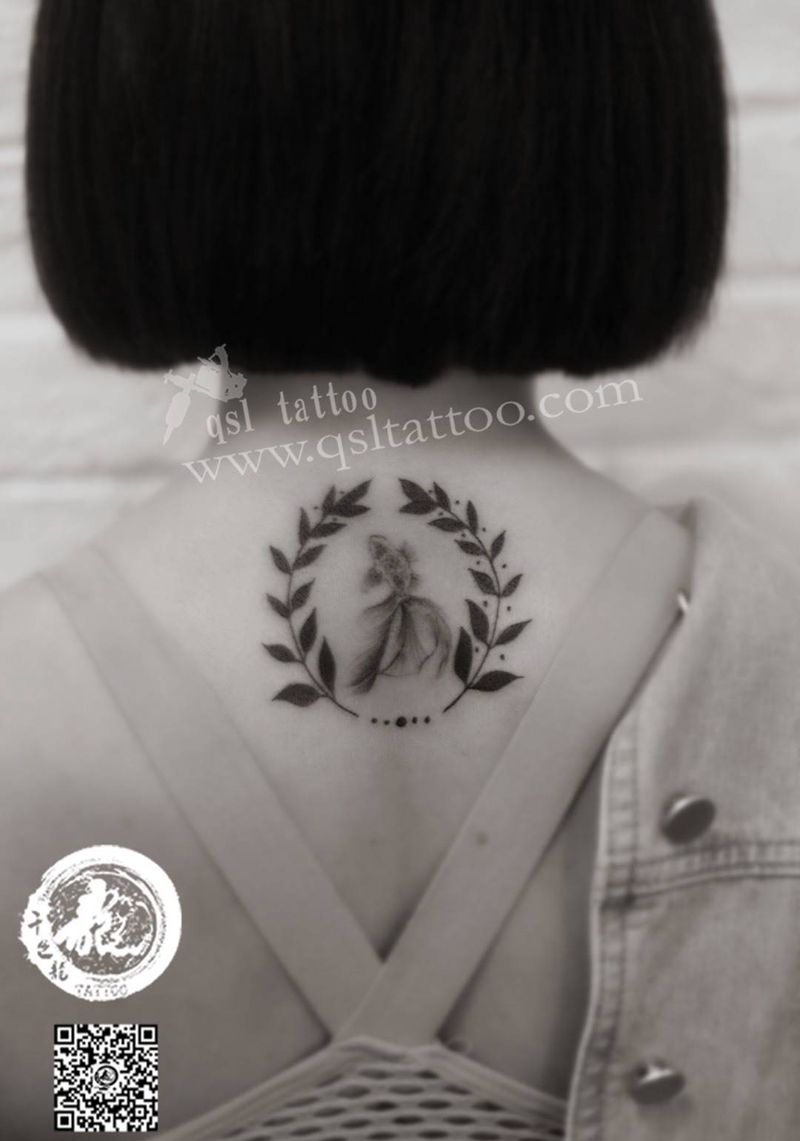 小金鱼/植物花环纹身图片