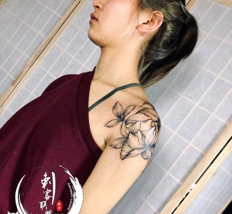 肩花纹身图片_肩部纹身图案