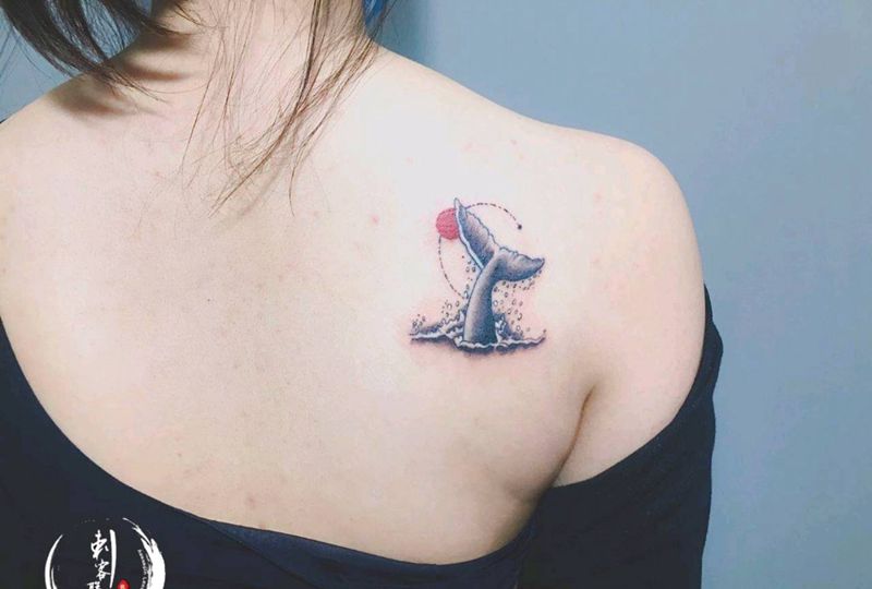 鲸浪纹身图片_肩部New School纹身图案