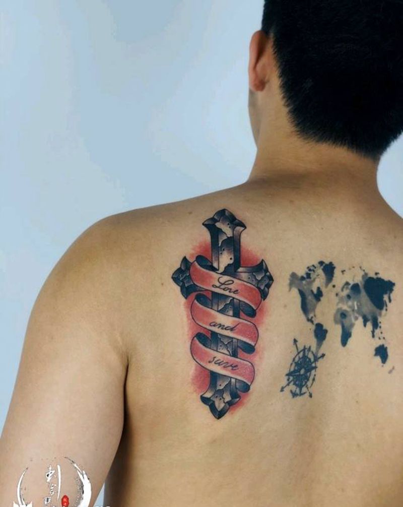 圣剑十字纹身图片_背部肩部欧美写实纹身图案