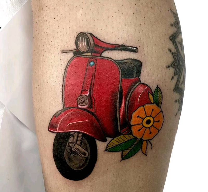 电驴纹身图片_腿部Old School纹身图案