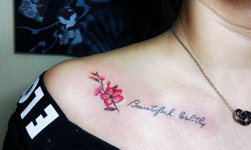 鎖骨性感小圖纹身图片_颈部肩部小清新纹身图案