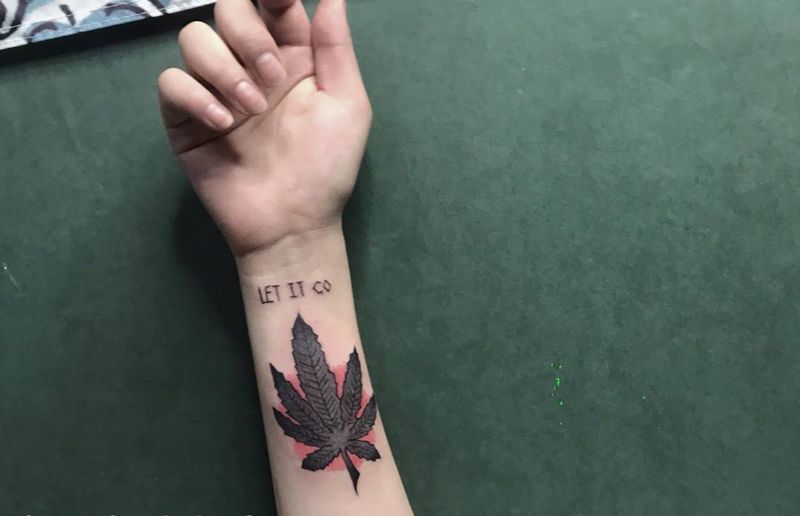 大麻叶纹身图片