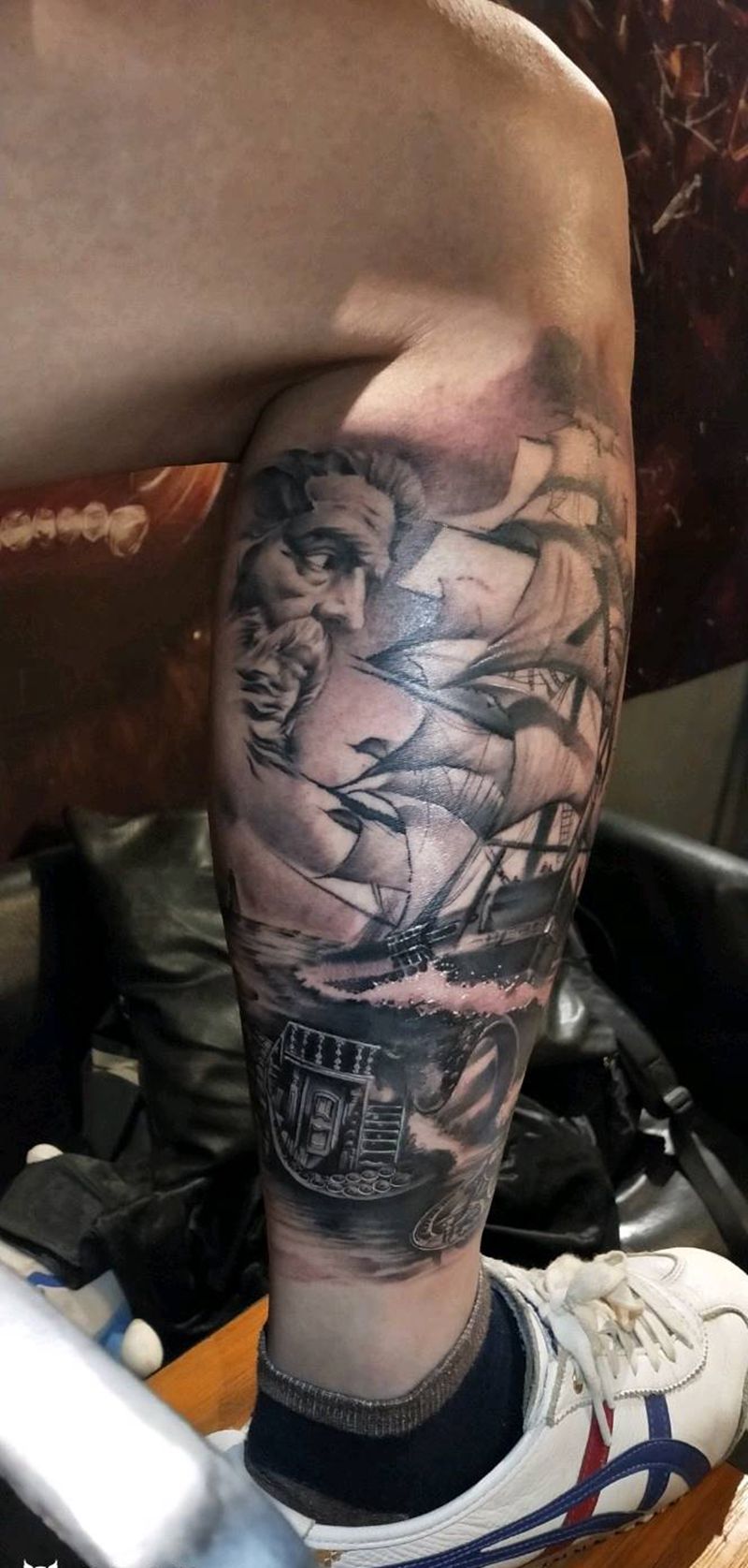 欧美写实帆船纹身图片_腿部欧美写实纹身图案