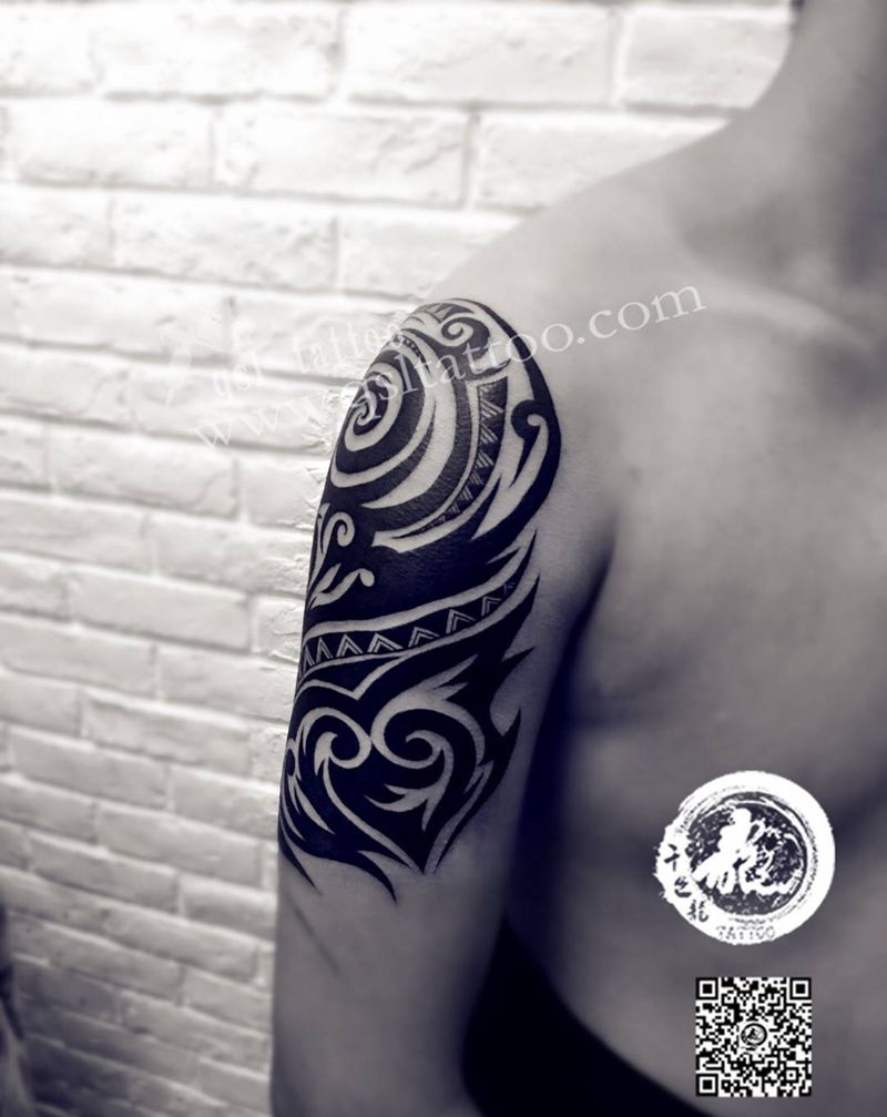 大臂外侧 图腾纹身图片