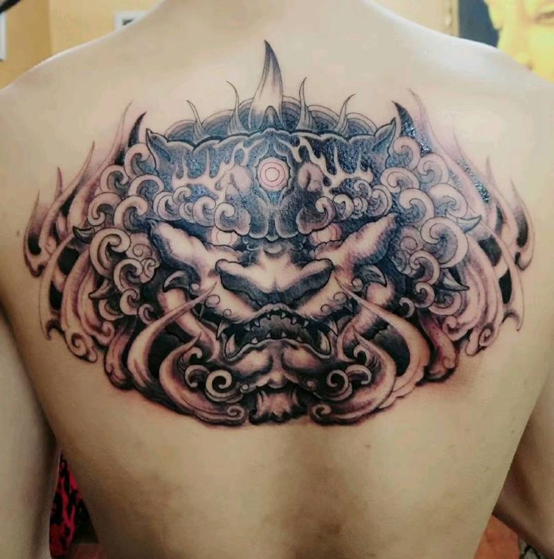 新传统唐狮纹身图片_背部新传统纹身图案