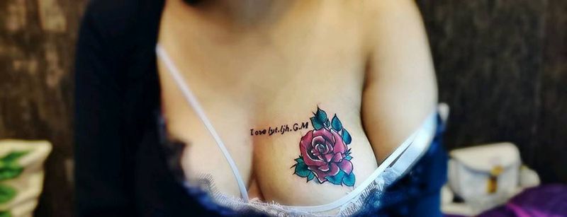 玫瑰纹身图片_胸部纹身图案