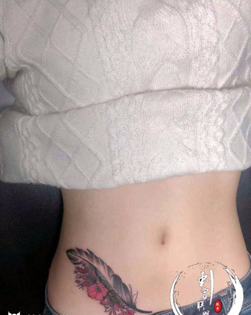 羽毛纹身图片_腰部腹部纹身图案