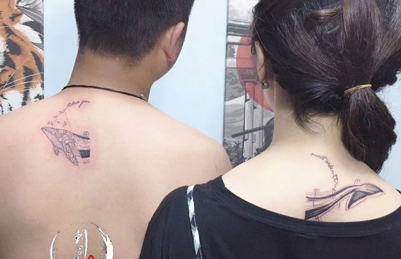 情侣纹身图片_背部情侣纹身图案