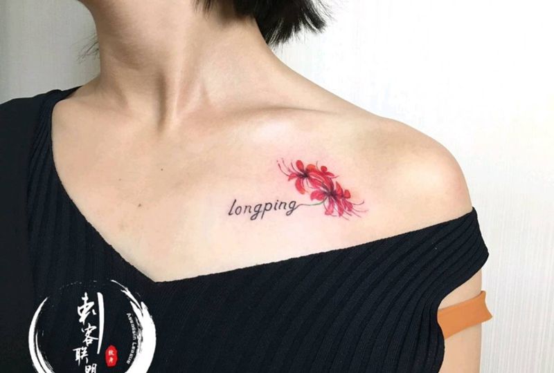 彼岸花锁骨纹身图片_肩部植物纹身图案