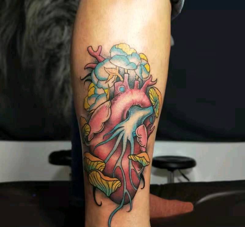 心脏纹身图片_腿部New School纹身图案