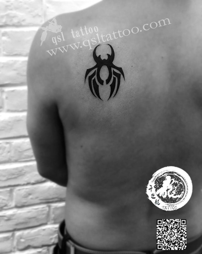 后背 蜘蛛纹身图片