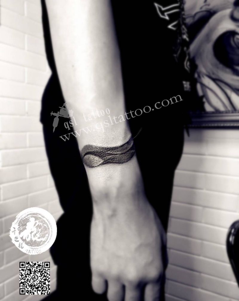 臂环 抽象烟雾纹身图片