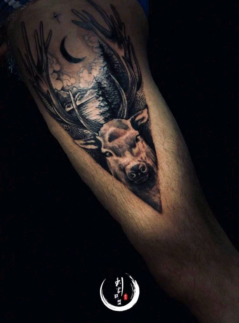 鹿纹身图片_手臂Old School动物纹身图案