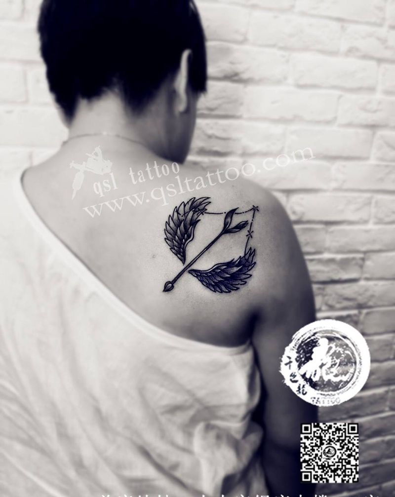 肩胛骨 丘比特之箭纹身图片