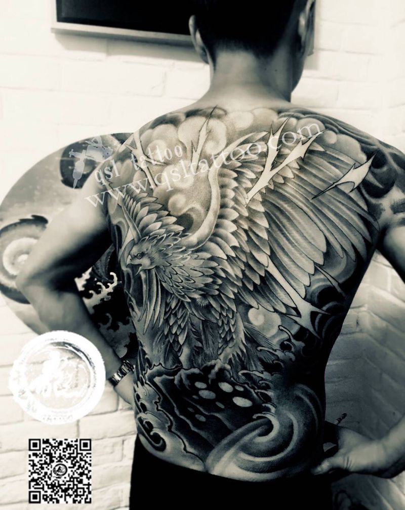 满背 大鹏展翅纹身图片