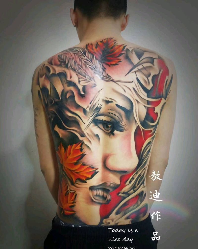 欧美写实满背纹身图片_背部欧美写实纹身图案