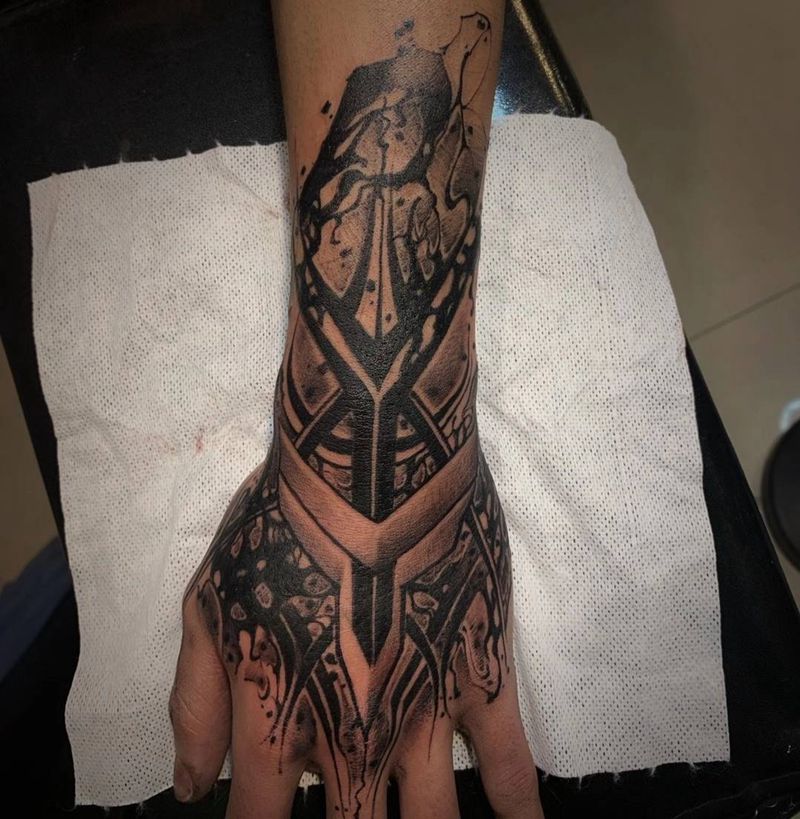 暗黑庞克风格纹身图片_手部纹身图案