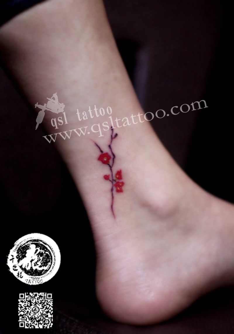 小梅花纹身图片