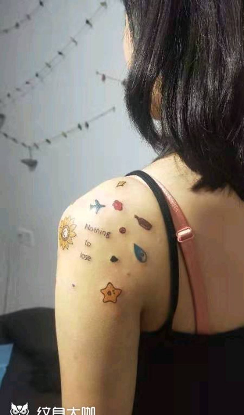 卡通香肩纹身图片_肩部New School纹身图案