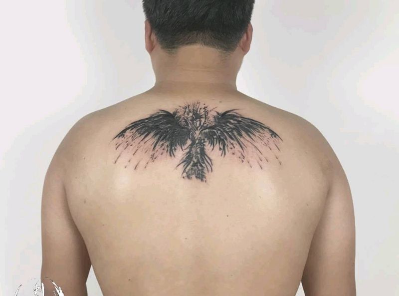 抽象（天使vs恶魔）纹身图片_背部抽象纹身图案