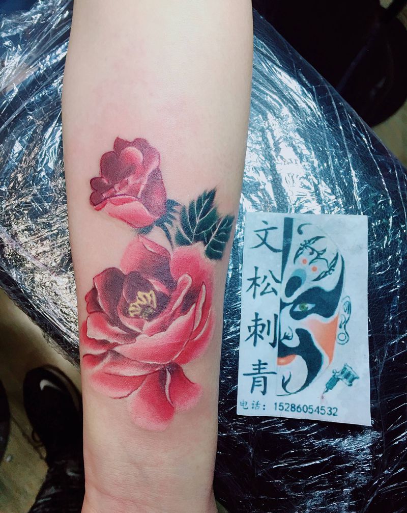 花纹身图片_脚部水彩纹身图案