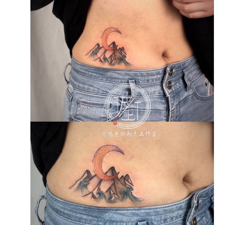 翔子作品，遮盖小伤疤，客人要求纹身图片_腹部水彩点刺山海浪月亮纹身图案