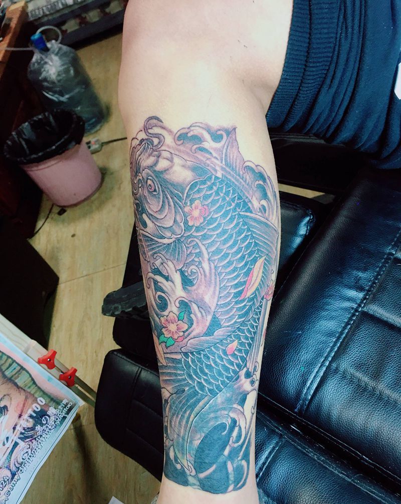 鱼纹身图片_腿部纹身图案