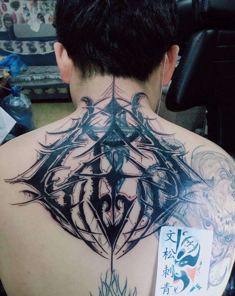 没有老纹身就好了纹身图片_背部纹身图案