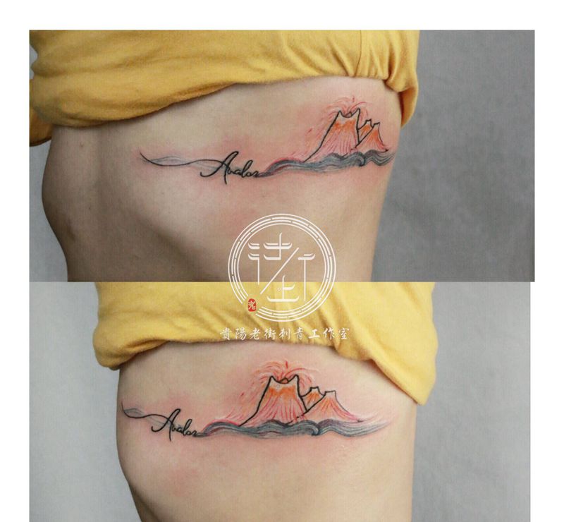 翔子作品，现场创作，小姐姐喜欢纹身图片_胸部点刺山海纹身图案