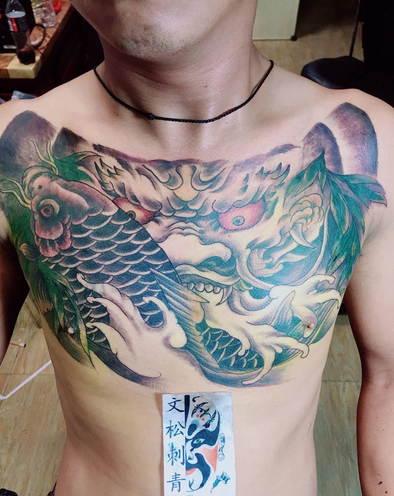 花胸纹身图片_胸部纹身图案