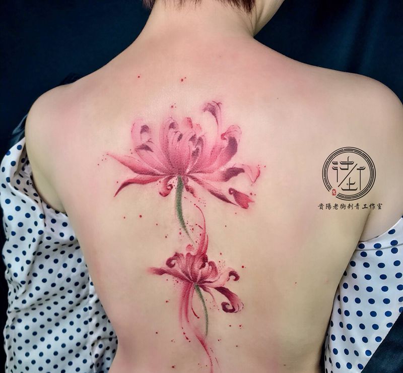 彼岸花遮盖纹身图片_背部水墨水彩彼岸花花小清新纹身图案