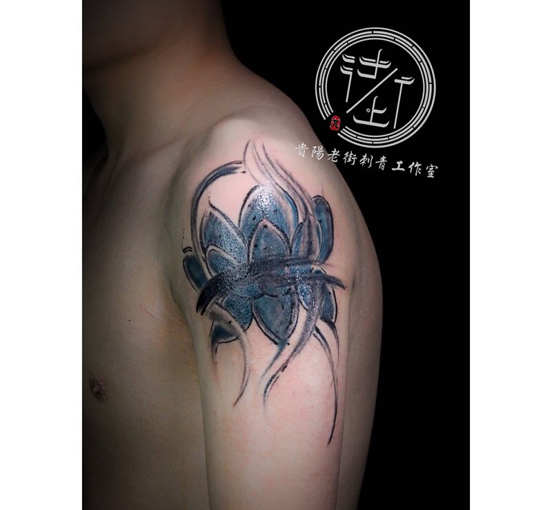 翔子作品，水墨莲花遮盖。纹身图片_手部水墨莲花遮盖纹身图案