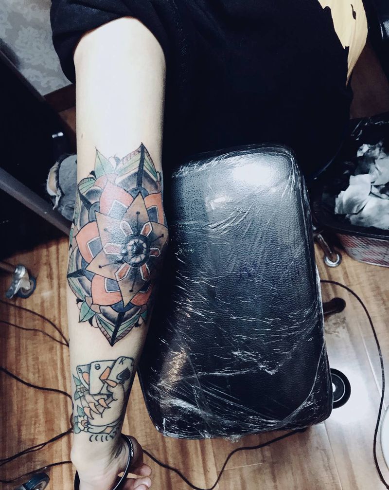 繁花纹身图片_手部纹身图案