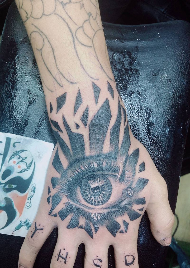 今日一天小作，有遮盖的纹身图片_手部脚部纹身图案