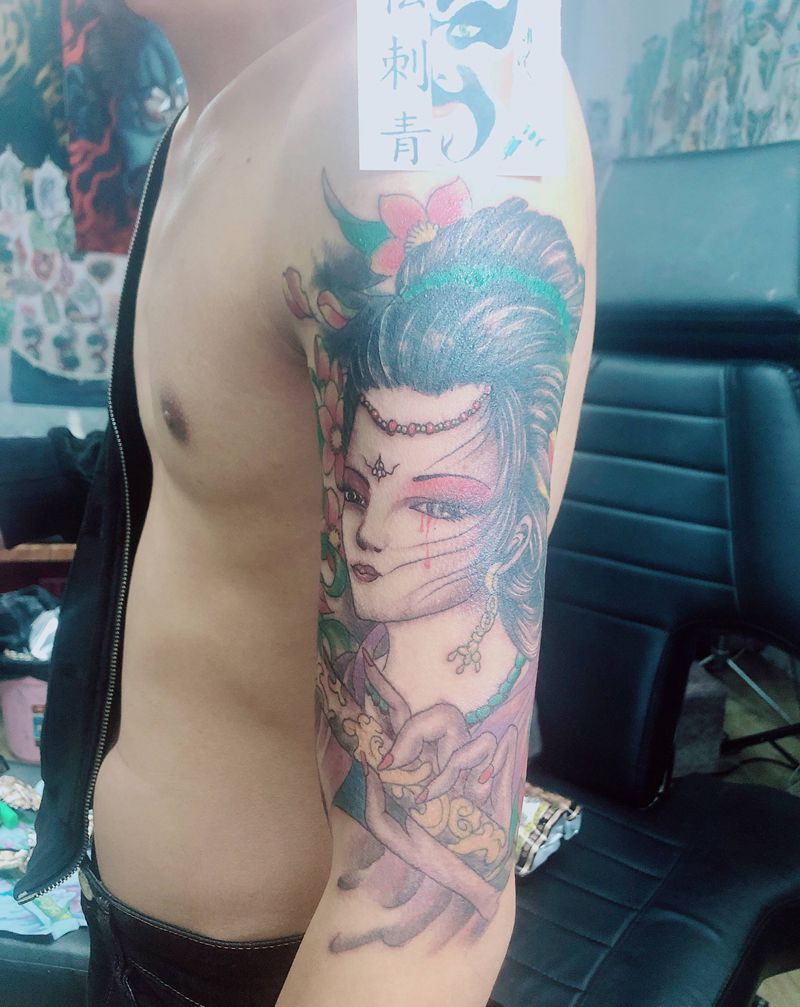 艺妓遮盖纹身图片_肩部纹身图案
