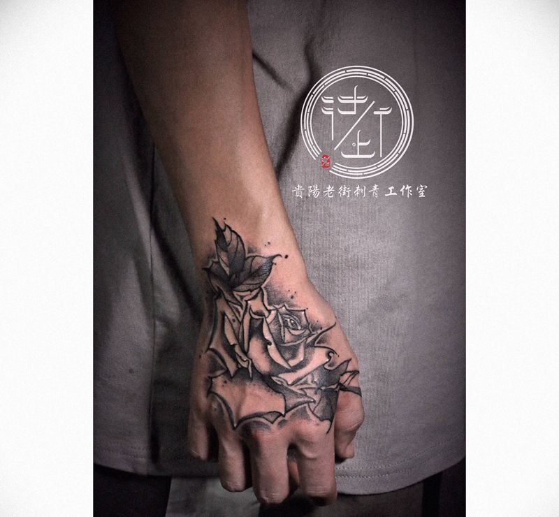 玫瑰纹身图片_手部New School玫瑰花newschool纹身图案