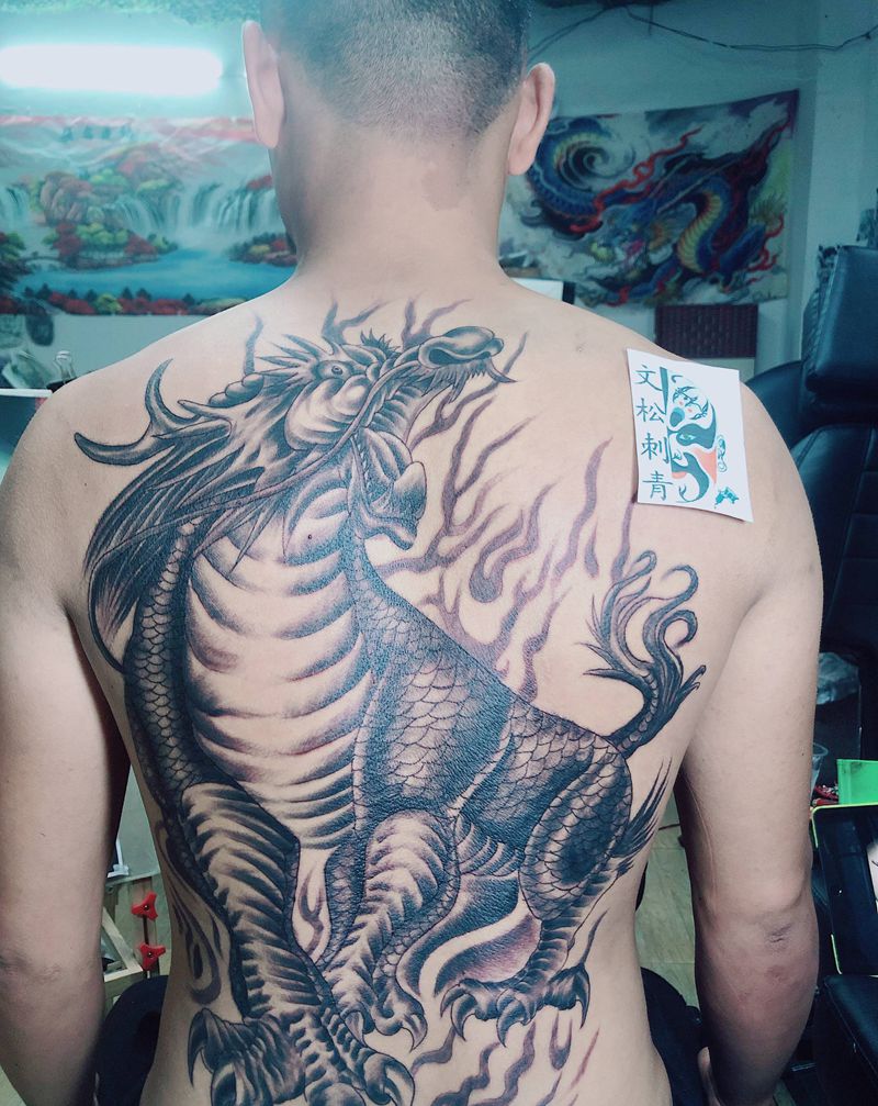 麒麟纹身图片_背部纹身图案
