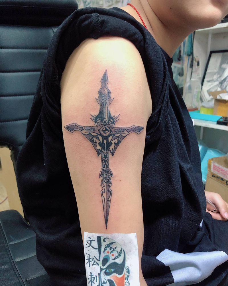 十字架纹身图片_臀部纹身图案