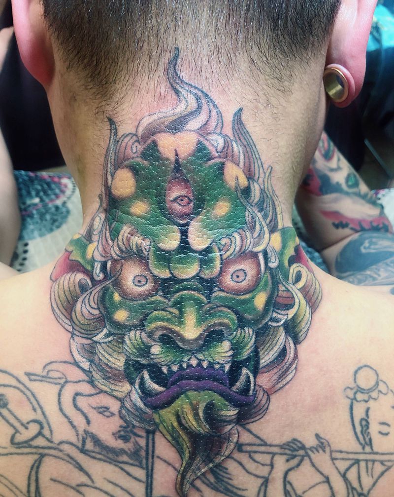 自己颈部纹身图片_颈部纹身图案