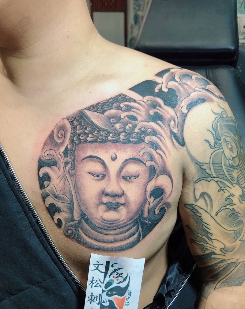 接半甲佛系纹身图片_胸部纹身图案