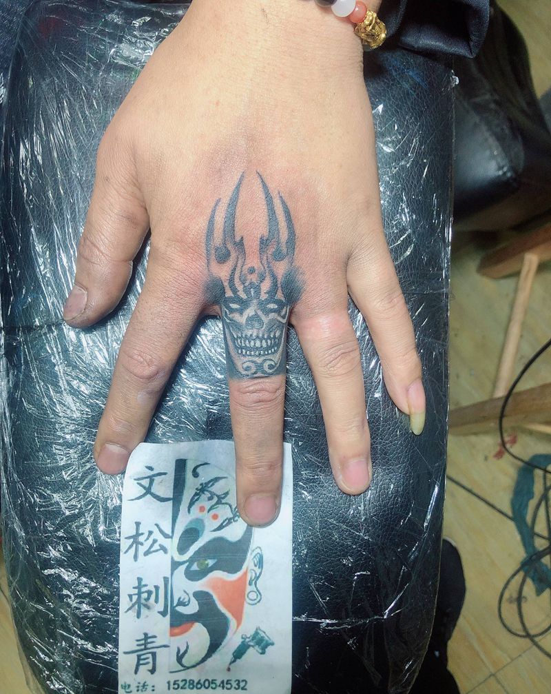 骷髅纹身图片_手部纹身图案