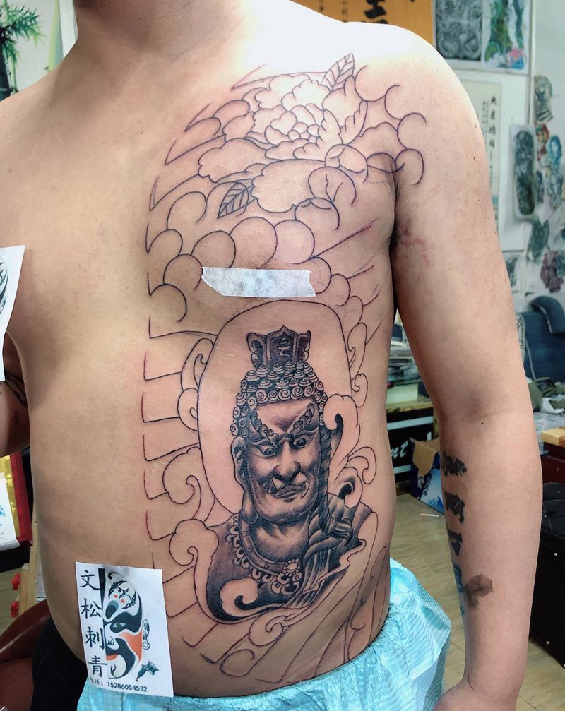 开衫未完纹身图片_胸部纹身图案