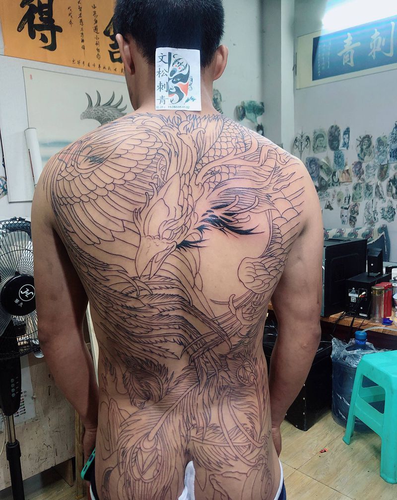大满背凤凰未完纹身图片_背部纹身图案