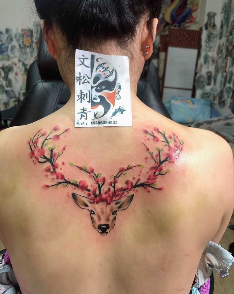 鹿头纹身图片_背部纹身图案
