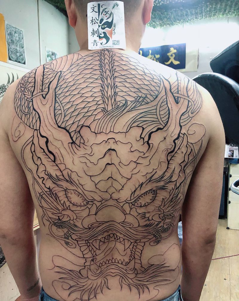 龙头未完纹身图片_背部纹身图案
