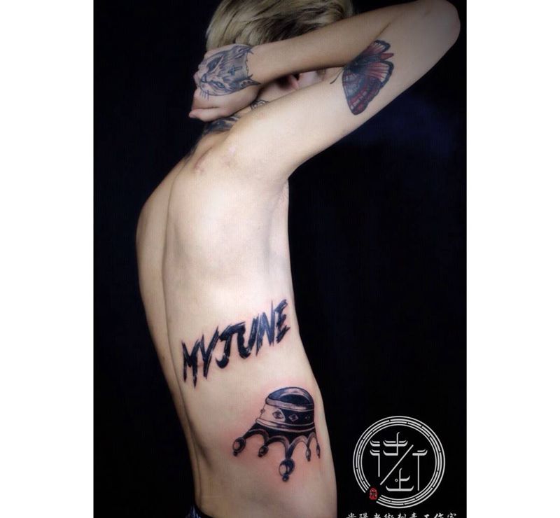 英文，皇冠纹身图片_成品腹部腰部欧美几何贵阳纹身图案